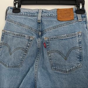 Levi’s Ribcage Straight Ankle Jeans